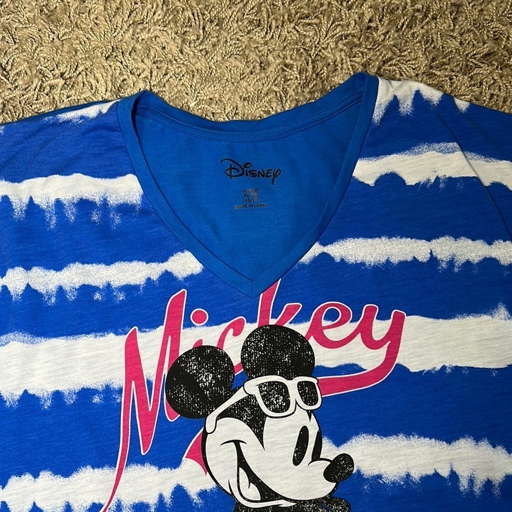 Disney Blue&White Mickey Mouse Women’s Short Sleeve Summer Vneck Shirt Sz XLG - Picture 4 of 9